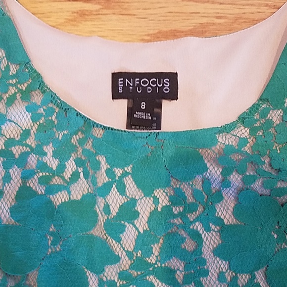 Green lace dress - Picture 4 of 5